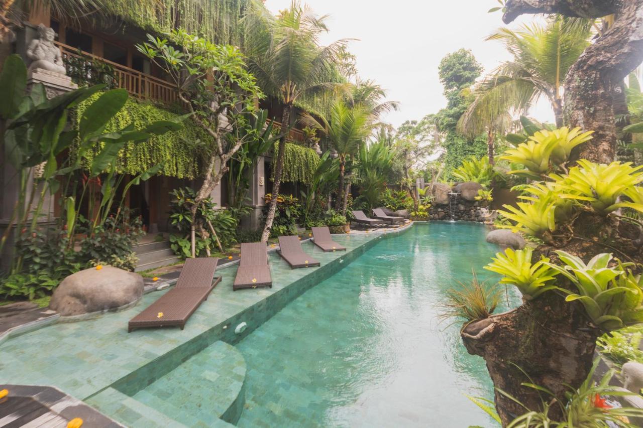 Weda Cita Resort And Spa By Mahaputra Ubud Exteriér fotografie The swimming pool at the hotel