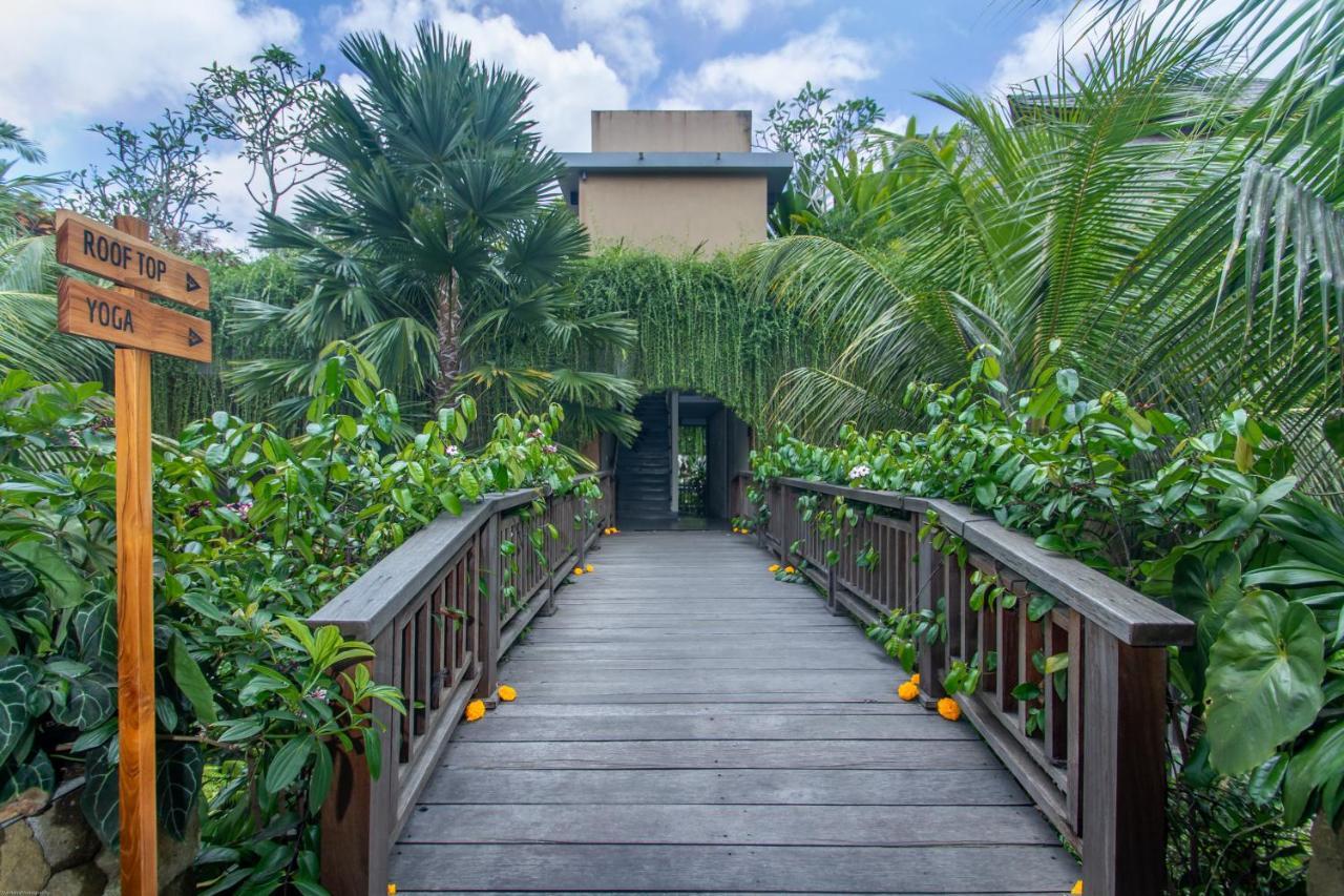 Weda Cita Resort And Spa By Mahaputra Ubud Exteriér fotografie The entrance to the Tree Top