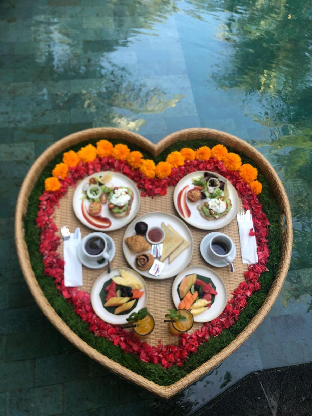 Weda Cita Resort And Spa By Mahaputra Ubud Exteriér fotografie A traditional Balinese breakfast